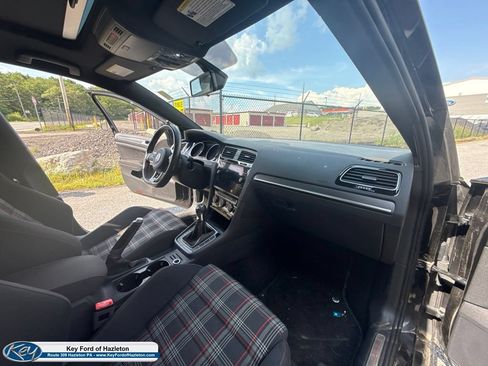 Used 2018 Volkswagen GTI SE FWD image 40