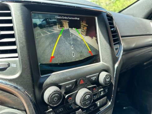 Used 2018 Jeep Grand Cherokee Altitude RWD image 20