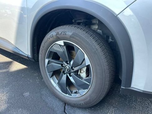 Used 2025 Nissan Rogue SV AWD/4WD image 3