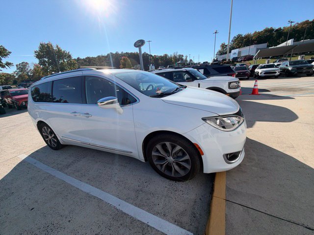 Used 2017 Chrysler Pacifica Limited FWD image 13