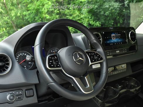 Used 2023 Mercedes-Benz Sprinter 3500 image 9