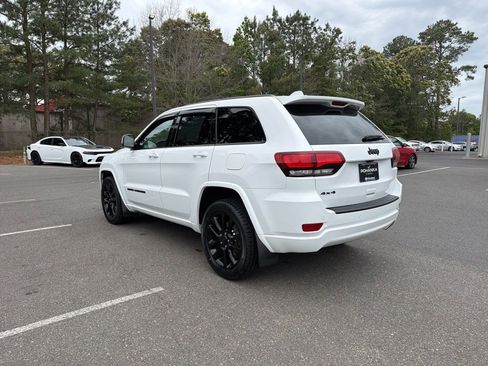 Used 2021 Jeep Grand Cherokee Laredo X AWD/4WD image 7