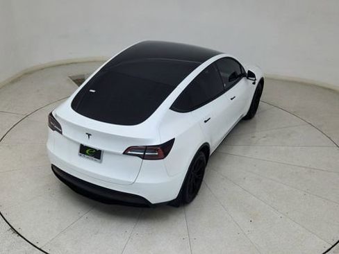 Used 2021 Tesla Model Y Long Range image 82