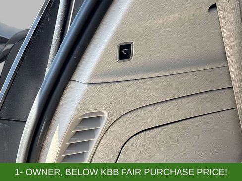 Used 2024 Chrysler Pacifica Limited FWD image 16