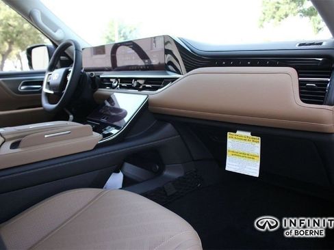 Certified 2026 INFINITI QX80 Luxe image 12