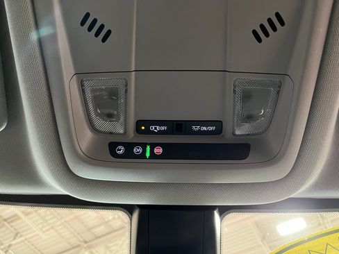 Certified 2023 GMC Acadia SLE w/ Driver Convenience Package image 32