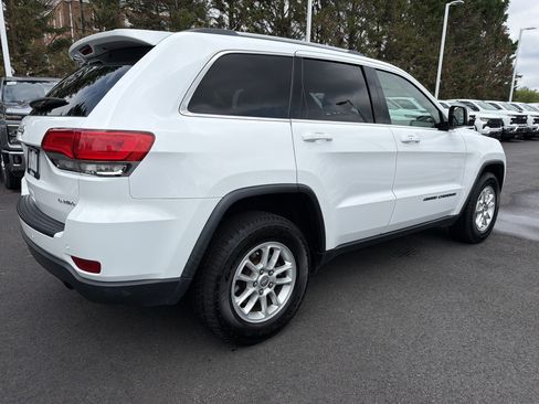 Used 2018 Jeep Grand Cherokee Laredo AWD/4WD image 10
