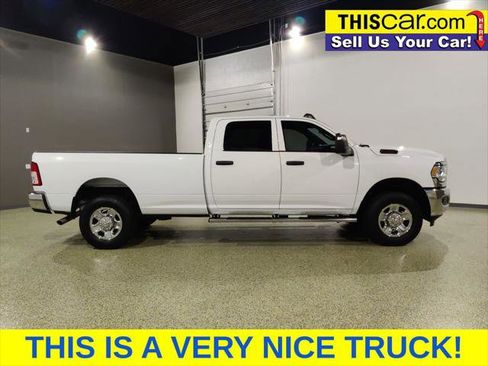 Used 2023 RAM 2500 Tradesman w/ Chrome Appearance Group AWD/4WD image 9