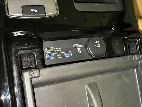 Used 2017 Land Rover Discovery HSE image 34