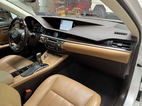 Used 2018 Lexus ES 350 w/ Luxury Package w/Wood Trim FWD image 11