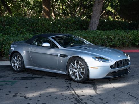 Used 2015 Aston Martin V8 Vantage GT image 2