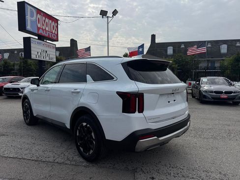 Used 2024 Kia Sorento S FWD image 5