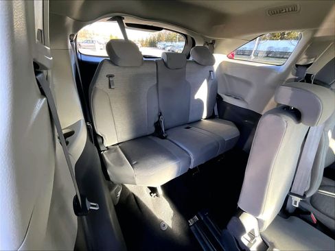 Used 2024 Toyota Sienna LE image 17