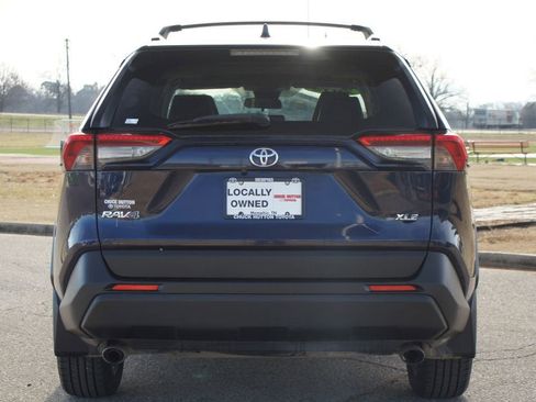 Used 2019 Toyota RAV4 XLE Premium image 3