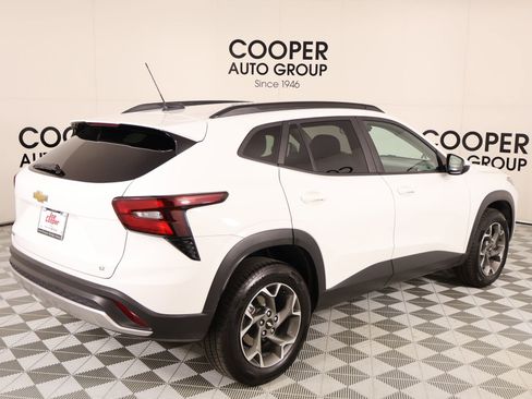 Used 2024 Chevrolet Trax LT FWD image 19