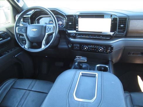 Used 2022 Chevrolet Silverado 1500 High Country image 14
