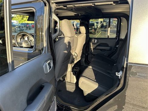Used 2020 Jeep Gladiator Overland image 11