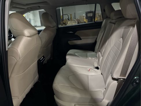 Certified 2025 Toyota Highlander XLE AWD/4WD image 8