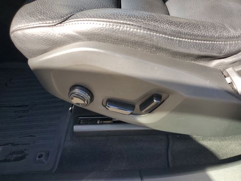 Used 2018 Volvo XC60 T6 Momentum w/ Advanced Package image 13