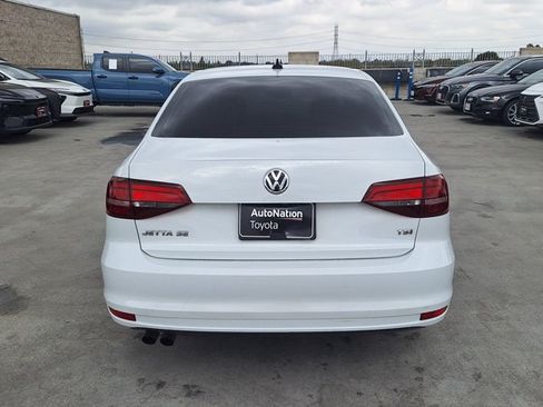 Used 2017 Volkswagen Jetta SE FWD image 6