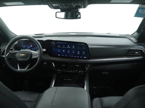 Used 2025 Chevrolet Suburban LT w/ Comfort Package image 14