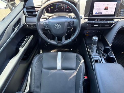 Used 2025 Toyota Camry SE w/ Convenience Package FWD image 13
