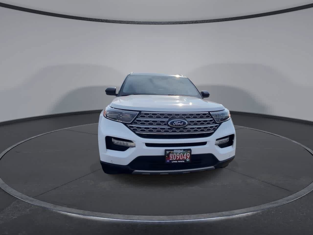 Used 2023 Ford Explorer Limited AWD/4WD image 3