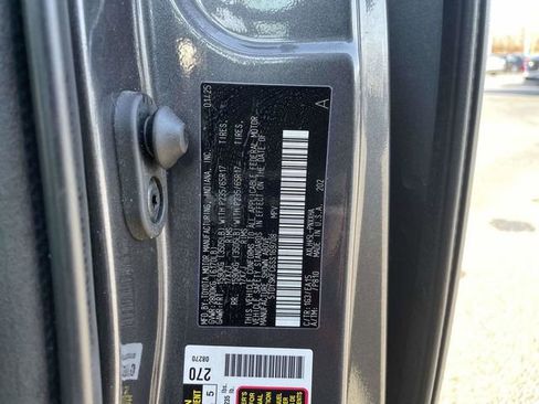 Used 2025 Toyota Sienna XLE image 34