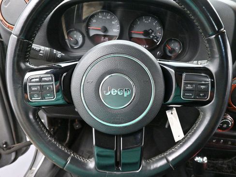 Used 2017 Jeep Wrangler Unlimited Sahara AWD/4WD image 18