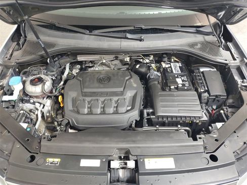 Used 2023 Volkswagen Tiguan SE R-Line image 10