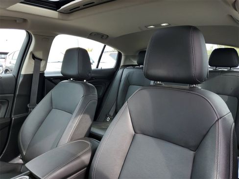 Used 2018 Buick Regal Essence w/ Driver Confidence Package #1 image 12