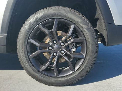 New 2025 Jeep Grand Cherokee Limited image 6