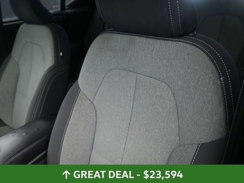 Used 2024 Volvo XC40 B5 Core image 19