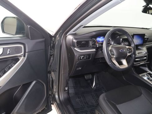 Used 2023 Ford Explorer XLT image 47