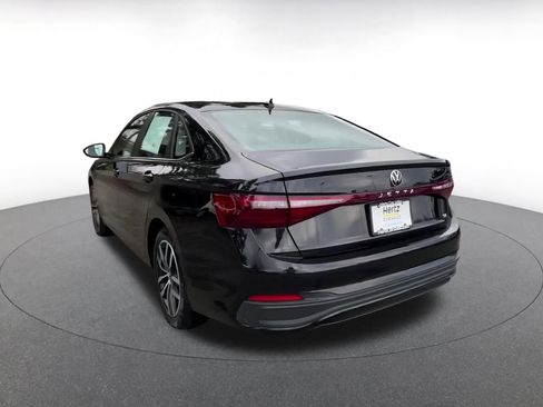 Used 2025 Volkswagen Jetta SE image 11