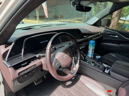 Used 2023 Cadillac Escalade V AWD/4WD image 8
