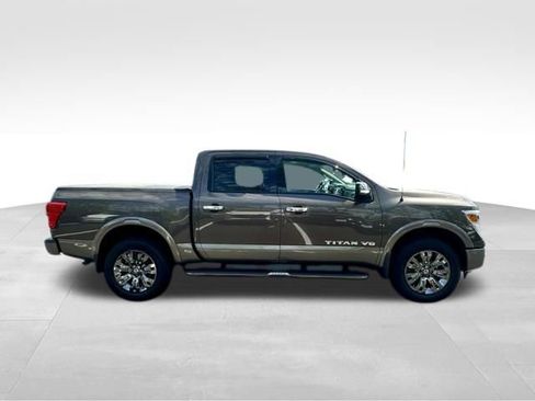 Used 2018 Nissan Titan Platinum Reserve w/ Platinum Utility Package AWD/4WD image 10