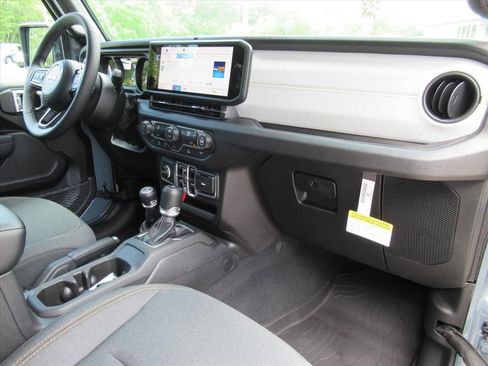 New 2026 Jeep Gladiator Sport AWD/4WD image 11