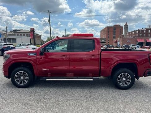Used 2025 GMC Sierra 1500 AT4 w/ Technology Package AWD/4WD image 3