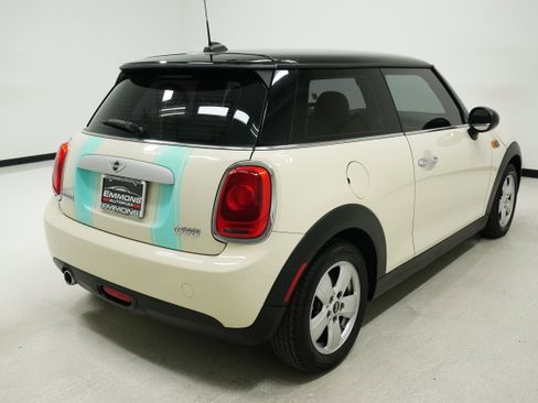 Used 2015 MINI Cooper 2-Door Hardtop image 4