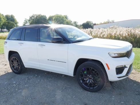 New 2025 Jeep Grand Cherokee Summit image 5