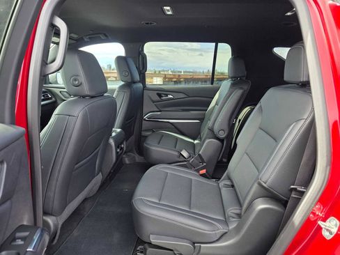 Used 2025 Chevrolet Traverse LT AWD/4WD image 18