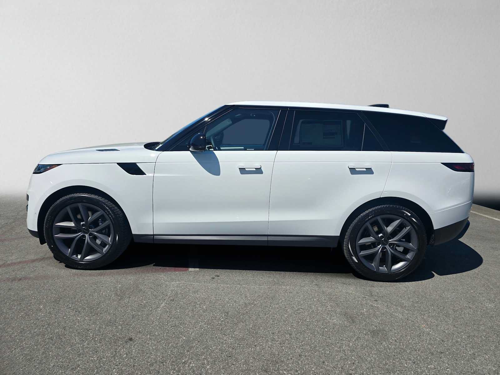 New 2026 Land Rover Range Rover Sport SE AWD/4WD image 2