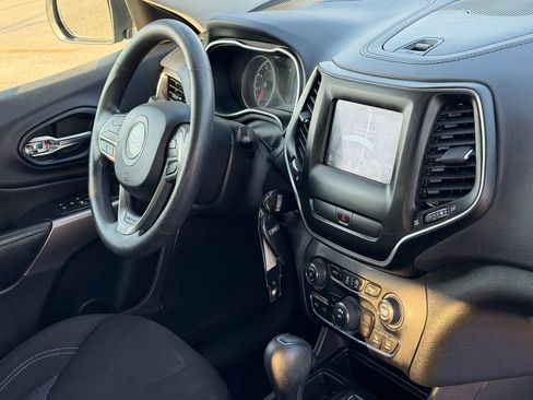 Used 2019 Jeep Cherokee Latitude w/ Popular Appearance Group FWD image 35