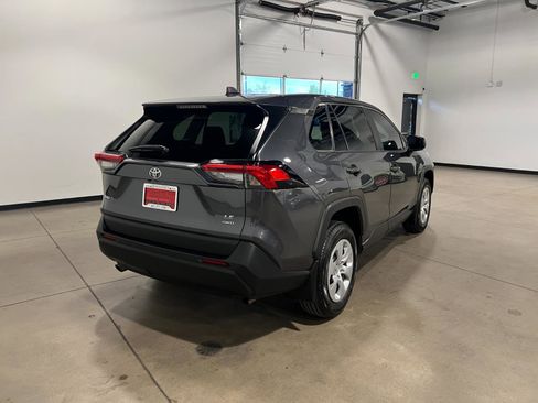 Used 2022 Toyota RAV4 LE AWD/4WD image 3