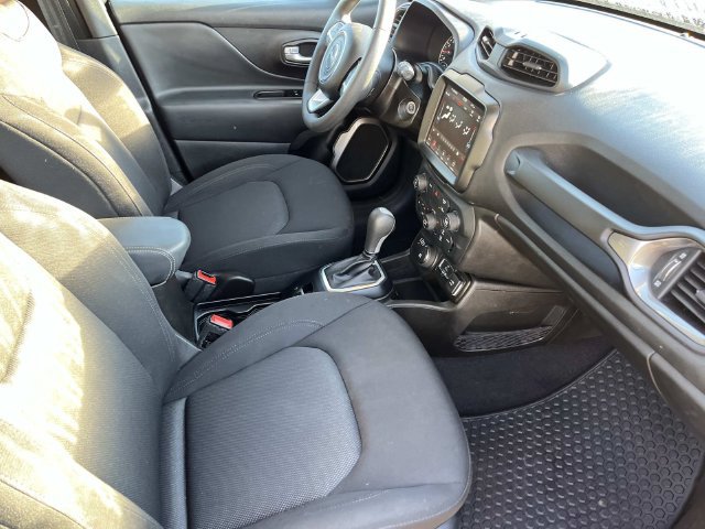Used 2023 Jeep Renegade Latitude AWD/4WD image 22