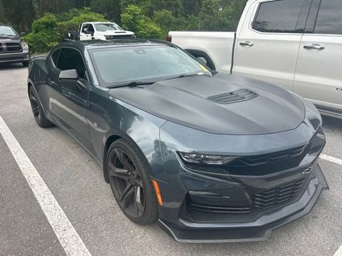 Certified 2019 Chevrolet Camaro SS RWD image 2