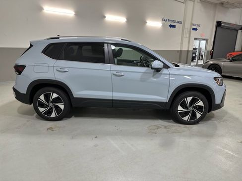 New 2026 Volkswagen Taos SE image 10