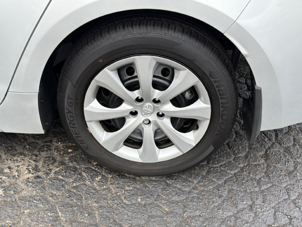 Used 2025 Toyota Corolla LE FWD image 23