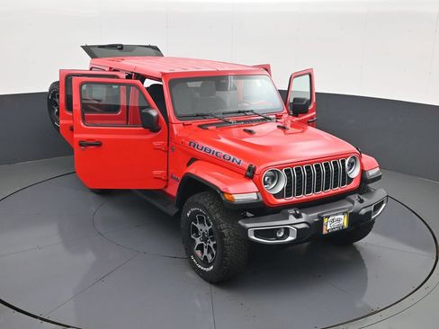Used 2025 Jeep Wrangler Unlimited Sahara AWD/4WD image 30